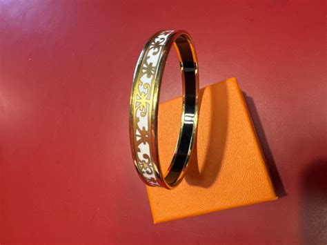 comment reconnaître un vrai bracelet hermès